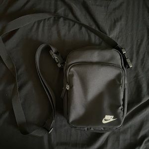 Nike Heritage Crossbody Bag